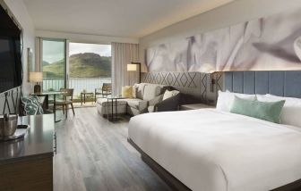 Royal Sonesta Kaua'i Resort Lihue double bed guest room, with sofa, balcony, and an ocean view.