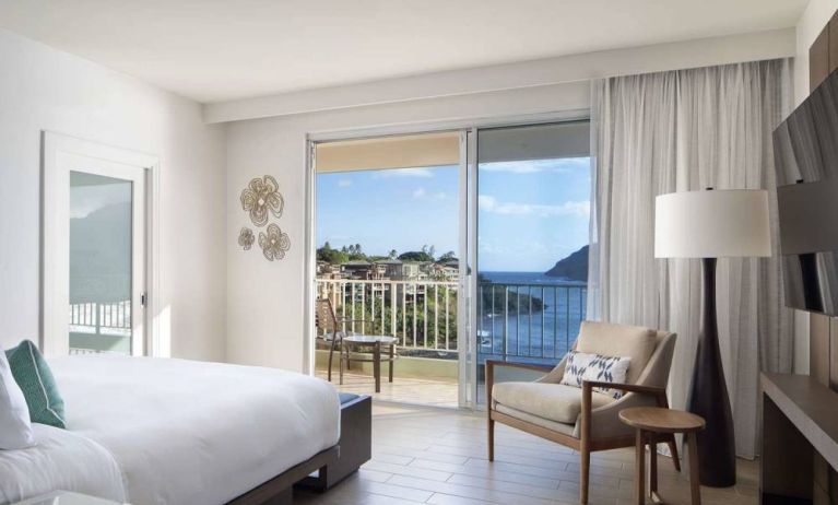 Royal Sonesta Kaua'i Resort Lihue double bed guest room with a balcony and splendid ocean view.