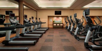 Royal Sonesta Kaua'i Resort Lihue’s fitness center has a large number of exercise machines and a wall-mounted widescreen television.