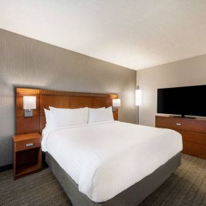 Sonesta Select San Jose Airport double bed guest room, including a large widescreen television.