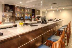 Bar and coworking space at Holiday Inn Belcamp - Aberdeen Area.