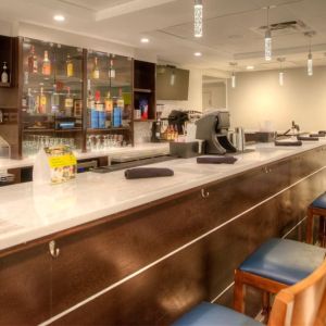 Bar and coworking space at Holiday Inn Belcamp - Aberdeen Area.