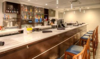 Bar and coworking space at Holiday Inn Belcamp - Aberdeen Area.