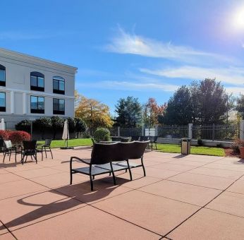 Outdoor garden and terrace area at Holiday Inn Belcamp - Aberdeen Area.