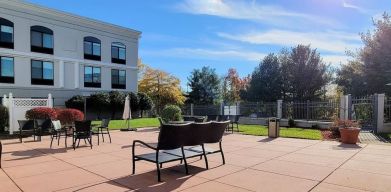 Outdoor garden and terrace area at Holiday Inn Belcamp - Aberdeen Area.