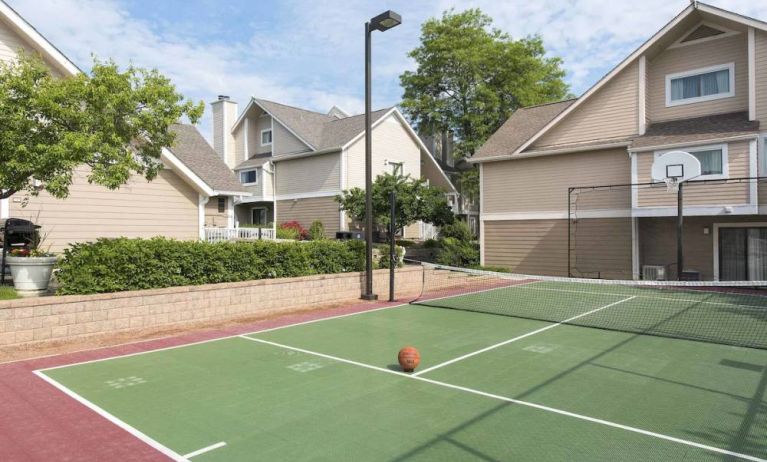 Sonesta ES Suites Cincinnati - Blue Ash’s sports court can be used for various activities including basketball and tennis.