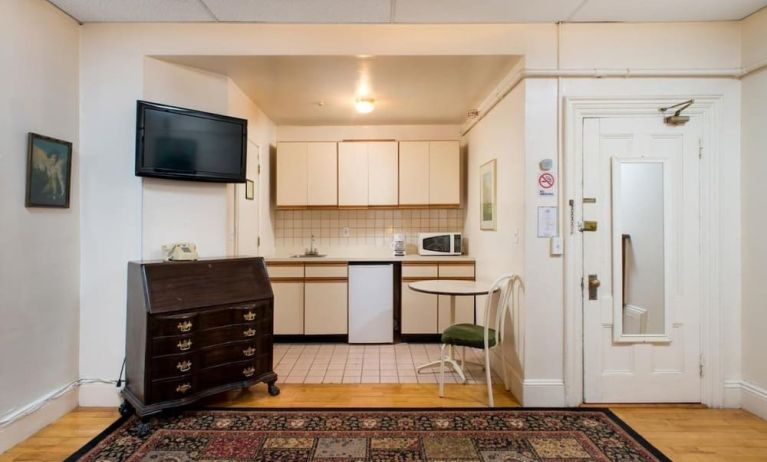 Day use room with TV and kitchenette at The Farrington Inn.