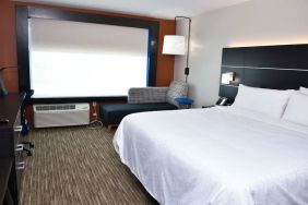 Day room with natural light at Holiday Inn Express & Suites Bensenville - O'Hare.