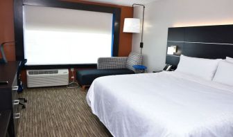 Day room with natural light at Holiday Inn Express & Suites Bensenville - O'Hare.