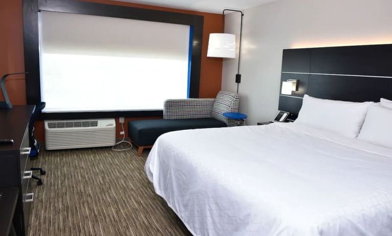 Day room with natural light at Holiday Inn Express & Suites Bensenville - O'Hare.