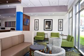 Lobby and coworking space at Holiday Inn Express & Suites Bensenville - O'Hare.