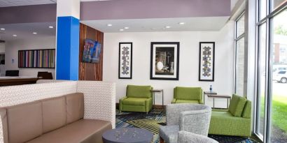 Lobby and coworking space at Holiday Inn Express & Suites Bensenville - O'Hare.