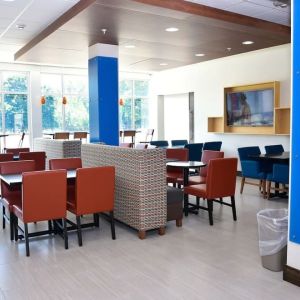 Dining and coworking space at Holiday Inn Express & Suites Bensenville - O'Hare.