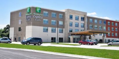 Parking available at Holiday Inn Express & Suites Bensenville - O'Hare.