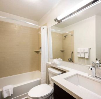 Sonesta Simply Suites Nashville Brentwood guest bathroom, including shower and bath, sink and lavatory.