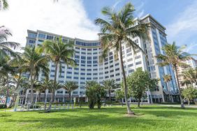 Sonesta Fort Lauderdale Beach’s exterior has extensive greenery, including numerous palm trees.