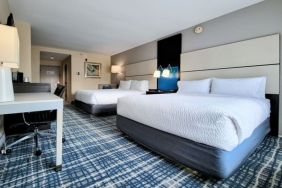 Queen room with work space at Holiday Inn Belcamp - Aberdeen Area.