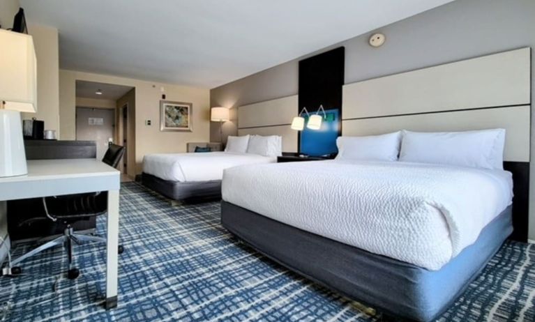 Queen room with work space at Holiday Inn Belcamp - Aberdeen Area.