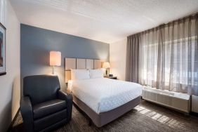 Day use room with natural light at Sonesta Simply Suites Detroit Warren.