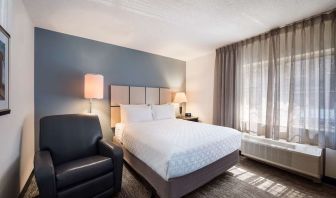 Day use room with natural light at Sonesta Simply Suites Detroit Warren.