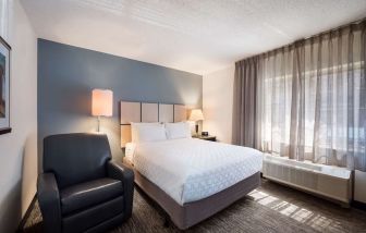 Day use room with natural light at Sonesta Simply Suites Detroit Warren.