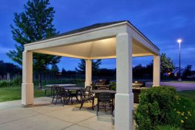 Sonesta Simply Suites Chicago Waukegan’s gazebo includes two barbecues, plus tables and chairs for outdoor dining or socializing.