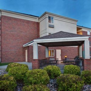 The hotel’s gazebo offers barbecue facilities and outdoor seating, under cover, for dining and socializing.