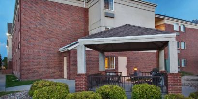 The hotel’s gazebo offers barbecue facilities and outdoor seating, under cover, for dining and socializing.