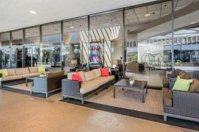 Sonesta Los Angeles Airport LAX’s lobby lounge features comfy sofa and armchair seating, and large coffee tables.