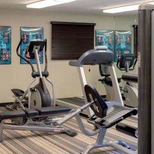 Sonesta Simply Suites Pittsburgh Airport’s fitness center is equipped with an assortment of exercise machines and a bench for those using weights.