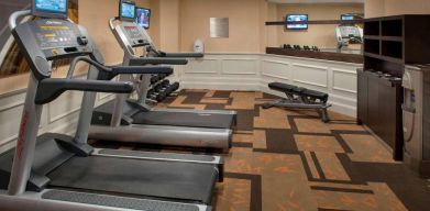 Sonesta Select Tinton Falls Eatontown’s fitness center includes both treadmills and free weights for guests to use.