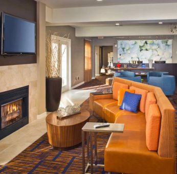 The hotel’s lobby lounge features a fireplace and widescreen TV, plus comfortable seating and coffee tables.