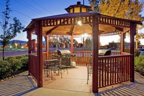 Sonesta Simply Suites Salt Lake City Airport’s gazebo comes with barbecue facilities and tables and chairs, making it perfect for outdoor dining or co-working.