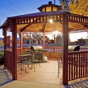 Sonesta Simply Suites Salt Lake City Airport’s gazebo comes with barbecue facilities and tables and chairs, making it perfect for outdoor dining or co-working.