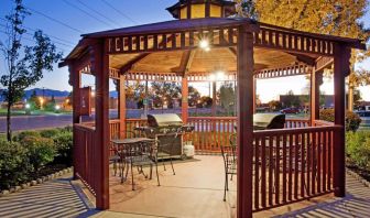 Sonesta Simply Suites Salt Lake City Airport’s gazebo comes with barbecue facilities and tables and chairs, making it perfect for outdoor dining or co-working.