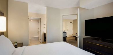 Double bed guest room in Sonesta ES Suites Parsippany Morris Plains, featuring ensuite bathroom and large television.