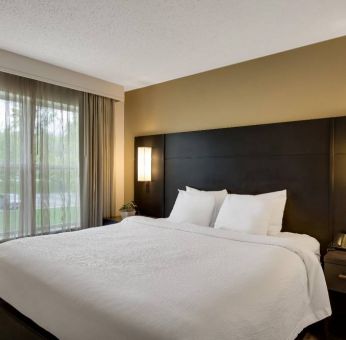 Double bed guest room in Sonesta ES Suites Parsippany Morris Plains, with bedside lighting and a large window.