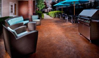 Sonesta ES Suites Birmingham Homewood’s patio has barbecue facilities in addition to a mix of armchair and sofa seating, and shaded tables and chairs.