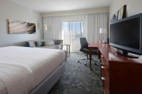 Delux king room at Sonesta Select Dallas Central Expressway.