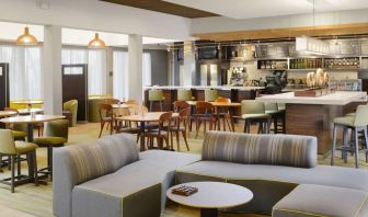 Lounge and coworking area at Sonesta Select Dallas Central Expressway.