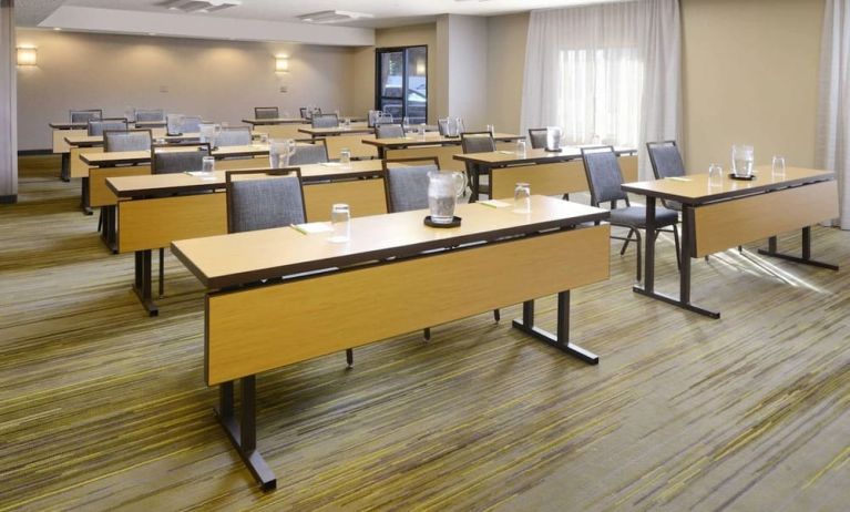 Meeting room at Sonesta Select Dallas Central Expressway.