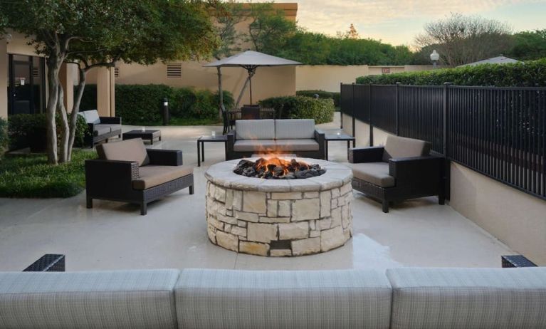 Fire pit at Sonesta Select Dallas Central Expressway.