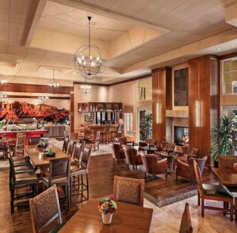 The hotel’s Heart Room Patio serves up breakfast in a setting of high ceilings and toasty fireplaces, with tables of varying sizes and numerous potted plants.