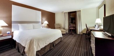 Spacious king room at Sonesta Atlanta Northwest Galleria.