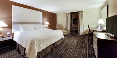 Spacious king room at Sonesta Atlanta Northwest Galleria.