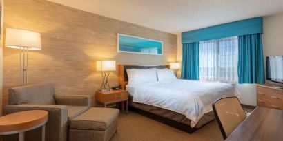 King room with natural light at Sonesta Anaheim Resort Area.