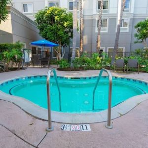 Outdoor pool area at Sonesta Anaheim Resort Area.