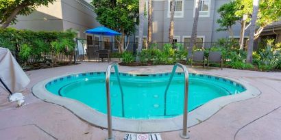 Outdoor pool area at Sonesta Anaheim Resort Area.