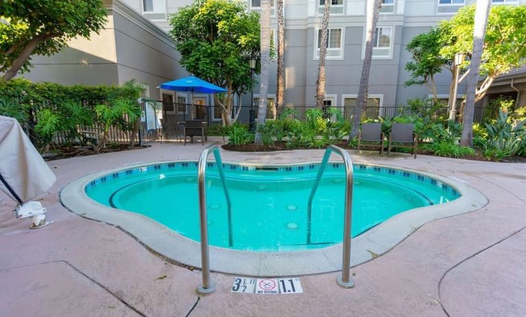 Outdoor pool area at Sonesta Anaheim Resort Area.