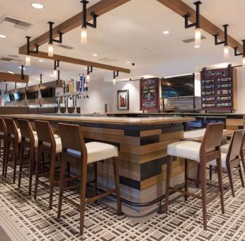 Bar and coworking space at Sonesta Anaheim Resort Area.